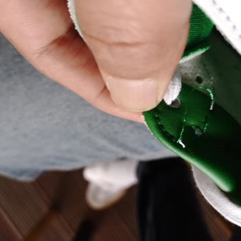 Zapatillas Adidas, costuras abiertas en dos días, experiencia negativa