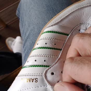 Zapatillas Adidas, costuras abiertas en dos días, experiencia negativa