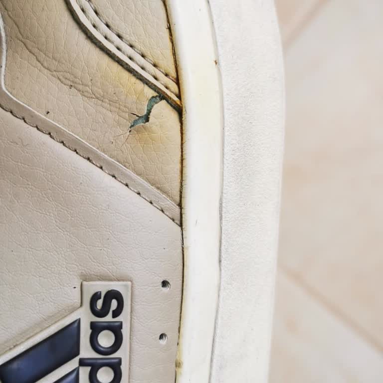 Adidas, zapatillas caras pero poco duraderas según experiencia