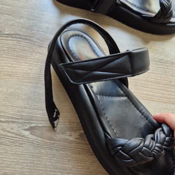 Sunum Sırasında Parçalanan Sandalet İçin Derimod'dan Mağduriyetimin Giderilmesini Talep Ediyorum