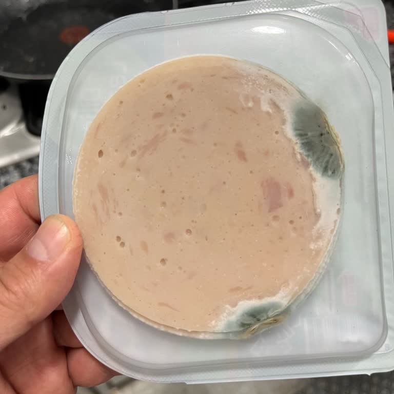 Küflü Ürün Ve İlgisiz Müşteri Hizmeti Nedeniyle Sağlık Sorunu Yaşadım