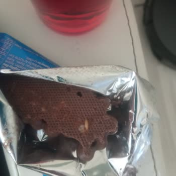 Çikolatadan Kurtçuk Çıkması Şok Etti!