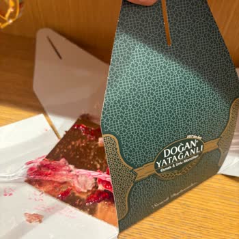 Doğan Yatağanlı Unlu Mamulleri Pastadan Çıkan Yabancı Cisimle Hayal Kırıklığı