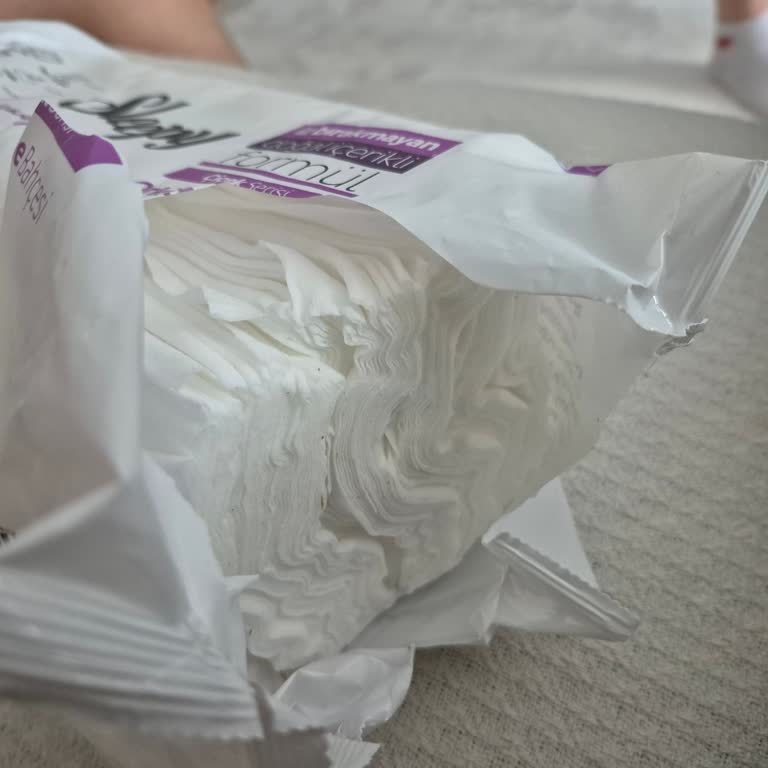 Siparişimde Patlamış Ve Kurumuş Yüzey Temizleyici Mendil Sorunu