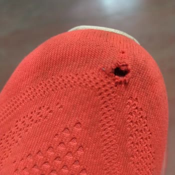 Asics Ayakkabının Kısa Sürede File Kısmı Yırtıldı ve Müşteri Hatası Denilerek Geri Çevrildi