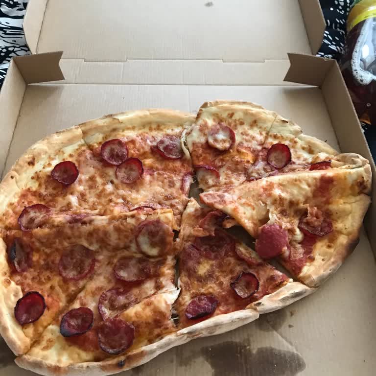 Sbarro Biga Şubesi'nden Gelen Pizzanın Kötü Durumu ve İletişim Sorunu