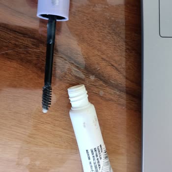 Maybelline Super Lock Ürünü Yoğun Beyazlık Ve Yapışıklık Problemi Yaşattı