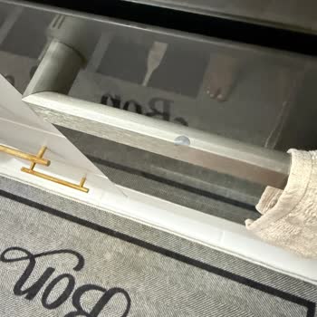 Eksik Ve Düzensiz Dolap Boyama Hizmeti