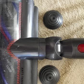 Dyson Dikey Süpürgede Kırmızı Şeritlerde Deformasyon Ve Tekerlek Sorunu