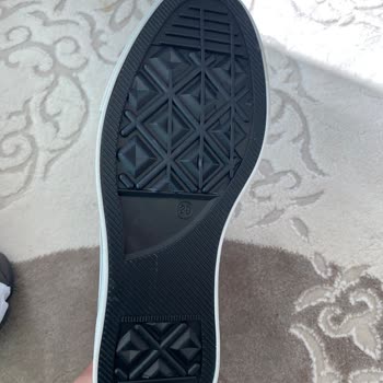 Orijinal Diye Satılan Ayakkabılar Taklit Çıktı, Paramı İade Etmiyorlar