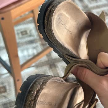 Stradivarius-Sandale nach 14 Tagen defekt – keine Hilfe und respektloser Kundenservice