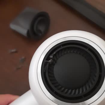 Satın Aldığım Saç Kurutma Makinesi Kısa Sürede Aşırı Isındı Ve Yanık Kokusu Yayıyor