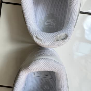 Bir Haftada Yırtılan Ayakkabı Hayal Kırıklığı Yarattı