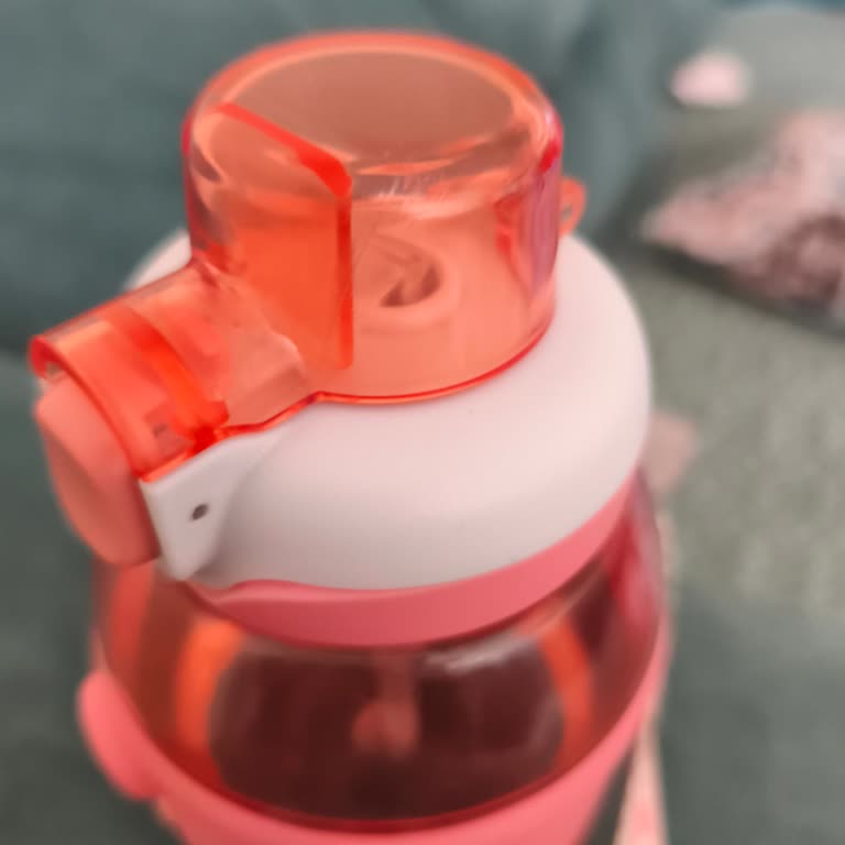 Güneşte Çatlayan Çocuk Matarası Kapağı Mağduriyeti