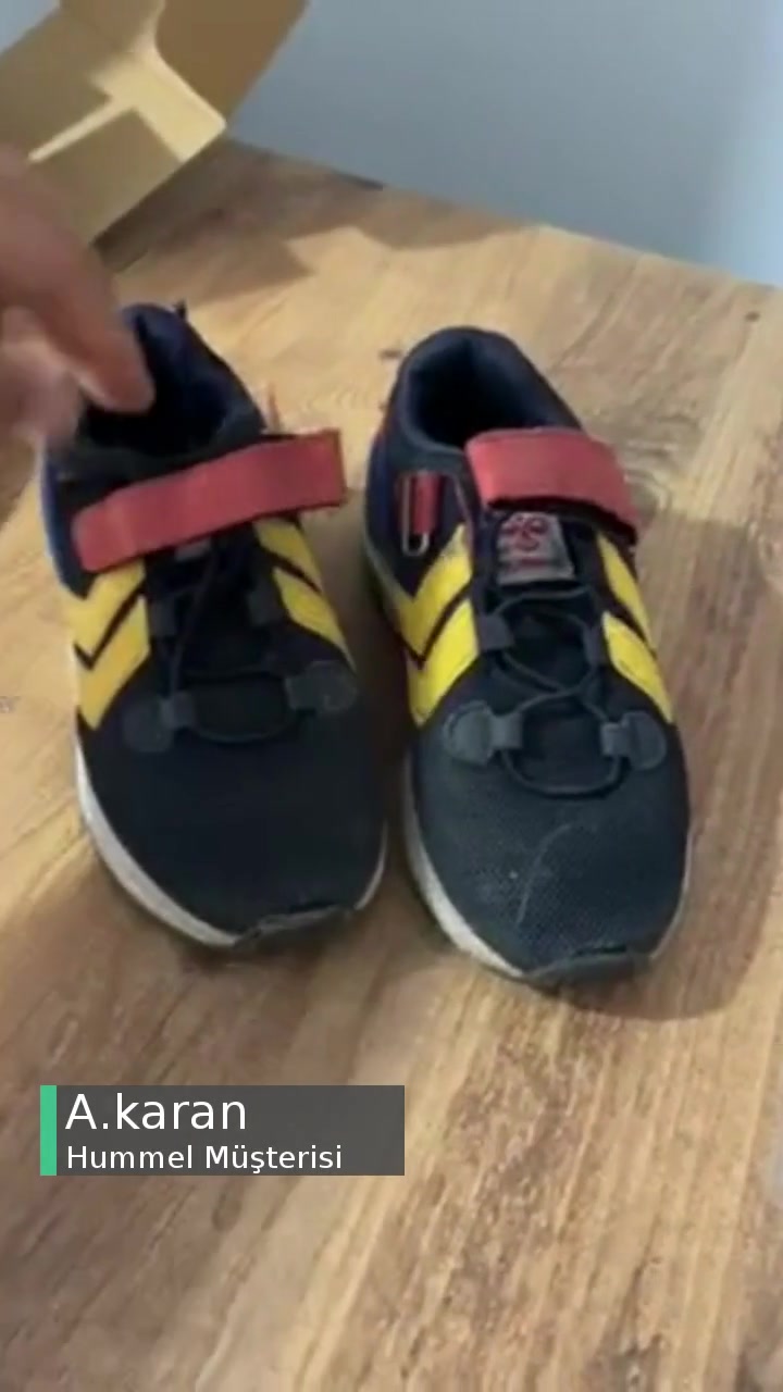 Hummel Çocuk Ayakkabısı Çöp Resmen videonun kapak resmi