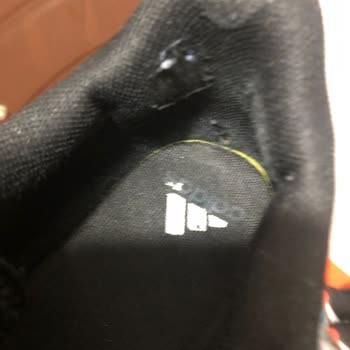 Adidas Ayakkabıda Kısa Sürede Yıpranma Ve Yırtılma Sorunu