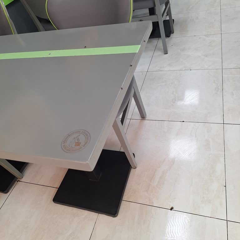 Bursa Şubesinde Yoğun Sinek Sorunu Ve Yetersiz Klima