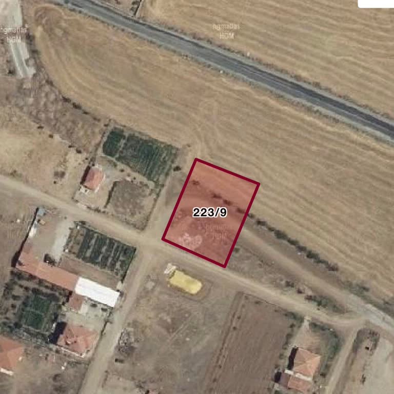 Arsamın Ortasındaki Elektrik Direklerinin Kaldırılmasını Talep Ediyorum