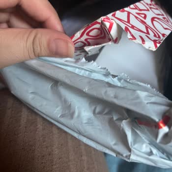 Boyner'den Aldığım Beymen Gömlek Özensiz Ve Hasarlı Paketle Gönderildi