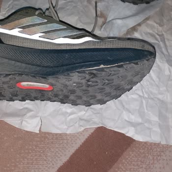 Aldığım Adidas Ayakkabı 9 Günde Tabanından Parçalandı, Çözüm Bekliyorum