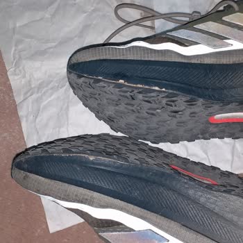 Aldığım Adidas Ayakkabı 9 Günde Tabanından Parçalandı, Çözüm Bekliyorum