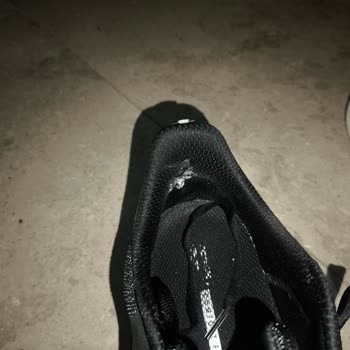 10 Günde Parçalanan Ayakkabı, FLO’dan Çözüm Yok!