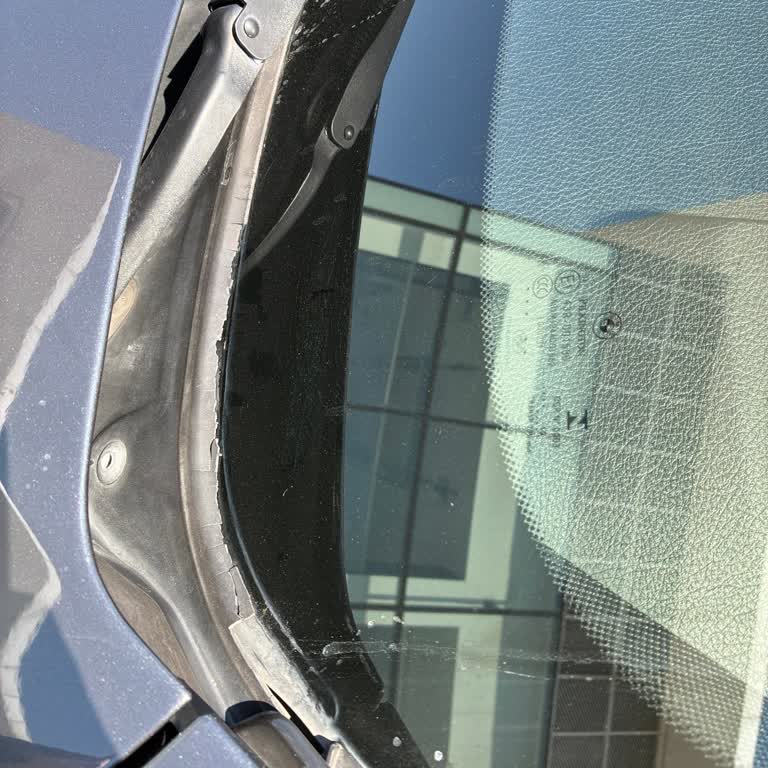 BMW Ön Cam Fitili Hızla Parçalanıyor Değişim Talebim Var