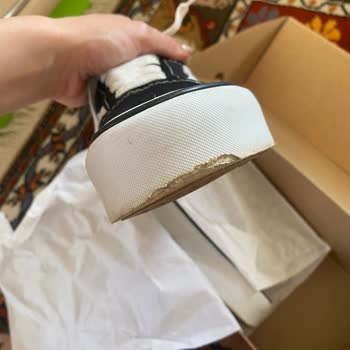 Bir Saatte Dağılan Ayakkabı Ve İlgisiz Müşteri Hizmeti