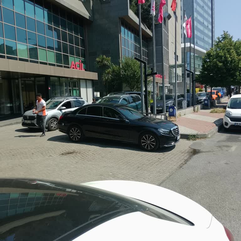 Acil Önünde Güvenlik Tarafından Çifte Standart Uygulandı