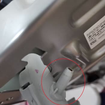 Bosch Çamaşır Makinesinde Montaj Hatası Nedeniyle Su Sızıntısı Ve Arıza Yaşadım