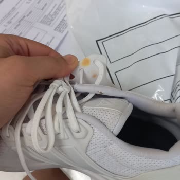 Adidas Ayakkabıda Sarı Leke Ve Yıpranma Sorunu