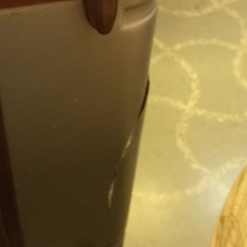 AJet Fazla Bagaj Ücreti Ve Hasarlı Valiz Sorunu