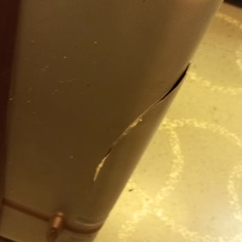 AJet Fazla Bagaj Ücreti Ve Hasarlı Valiz Sorunu