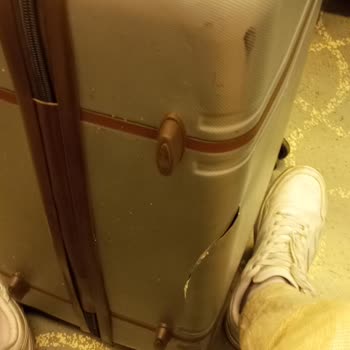 AJet Fazla Bagaj Ücreti Ve Hasarlı Valiz Sorunu