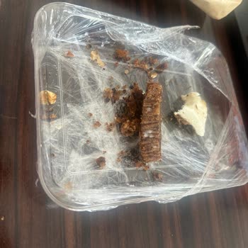 Bayat Ve Bozulmuş Kek Teslimatı Nedeniyle Hayal Kırıklığı