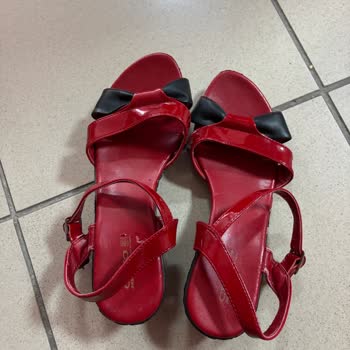 Ceyo Sandaletin Tabanı Yolda Parçalandı, Hayal Kırıklığı Yaşadım