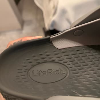 Crocs Terlik Tabanındaki Pürüzler Çoraplarımı Deliyor, Mağdur Oldum