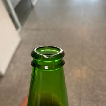 Beypazarı Maden Suyu Şişesinin Kenarı Kırık