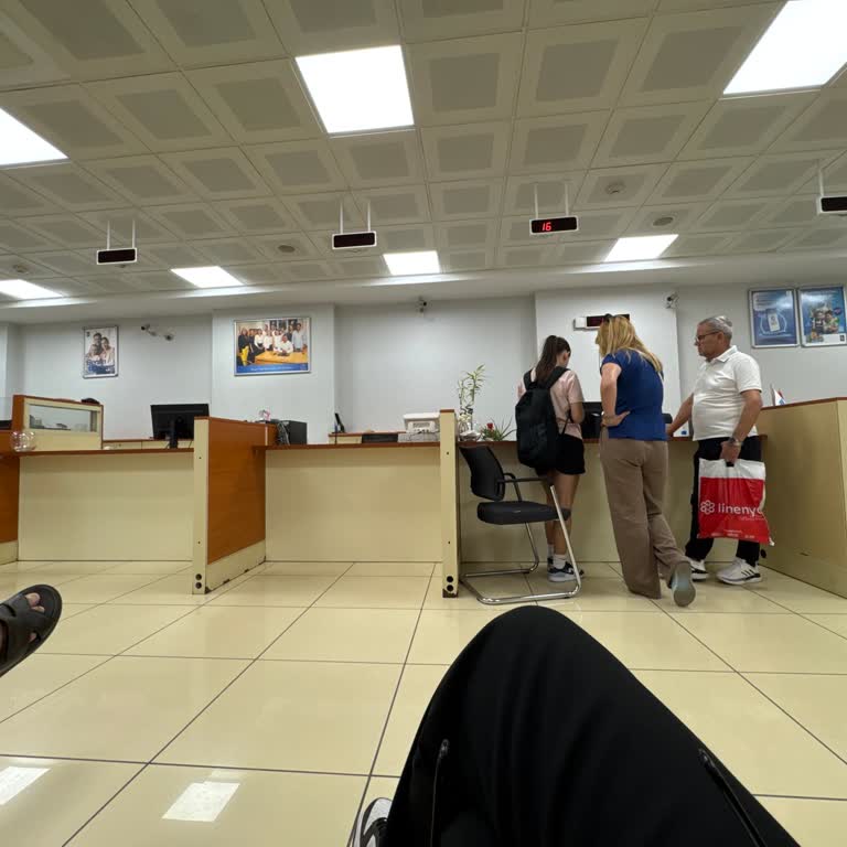 İş Bankası Hürriyet Şubesi'nde Yetersiz Vezne Nedeniyle Uzun Bekleme Süreleri