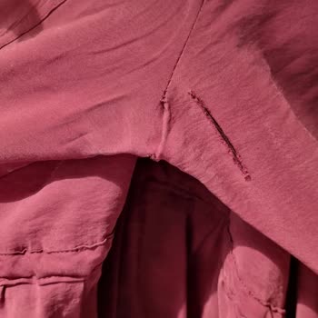 Aldığım Elbise İkinci Kullanımda Yırtıldı, Ücret İadesi Yerine Hediye Çeki Verildi