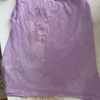 Leke Çıkarıcı Ürün Kızımın Yeni Tişörtünde Renk Açılması Ve Deformasyona Sebep Oldu