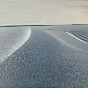 Yeni Renault Megane'da Ön Cam Ve Airbag Kısmında Belirgin Kabarma Sorunu