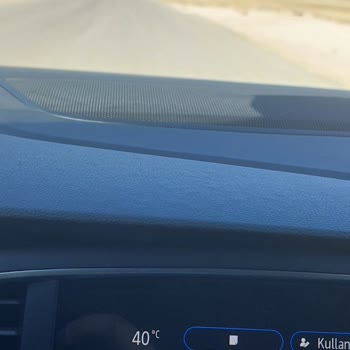 Yeni Renault Megane'da Ön Cam Ve Airbag Kısmında Belirgin Kabarma Sorunu