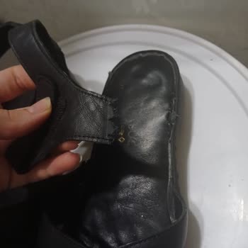 İlk Kullanımda Parçalanan Ayakkabı Ve Yetersiz Satıcı Desteği