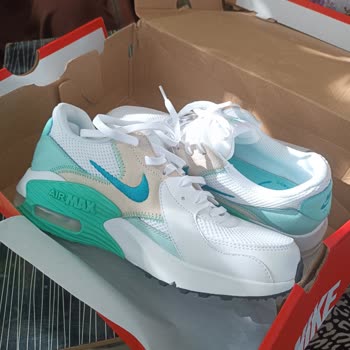 Siparişimde Ürün Farklı Ve Kalitesiz Geldi, Kutusu Yırtıktı