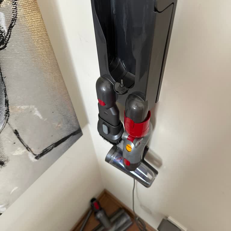 Dyson V15'in Hatalı Haznesi Ve Yetersiz Teknik Destek Nedeniyle Mağduriyet Yaşadım