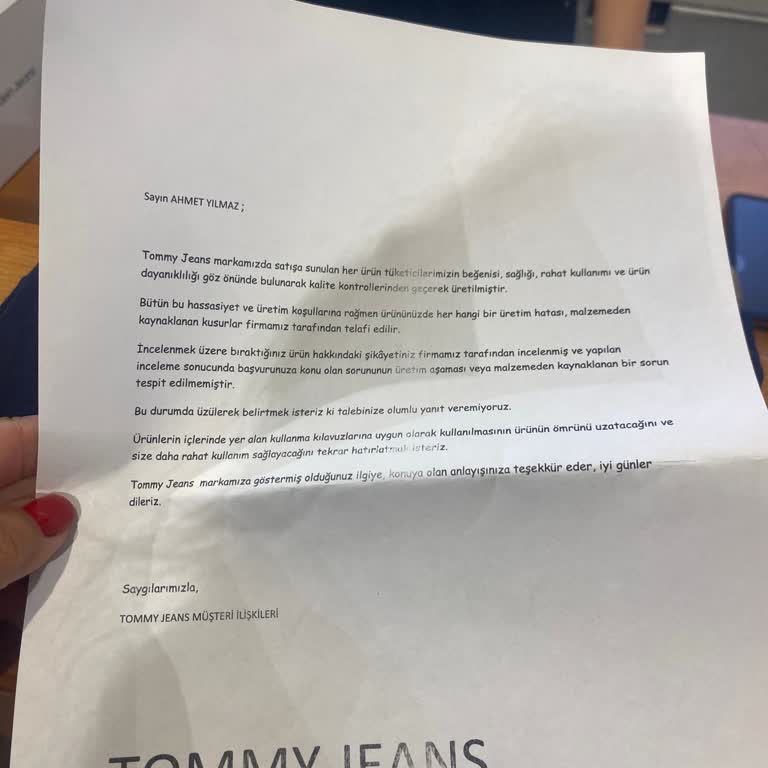 Aldığım Tommy Hilfiger Tişört İlk Kullanımda Söküldü, Değişim Yapılmadı