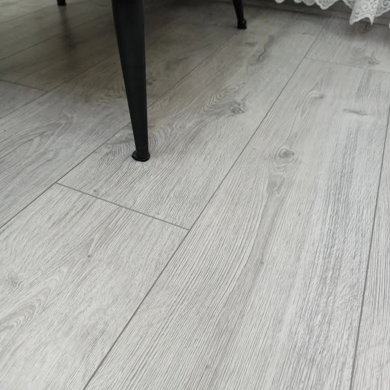 Berjer Ayakları Parkeyi Çiziyor, Servis Çözüm Sunmuyor