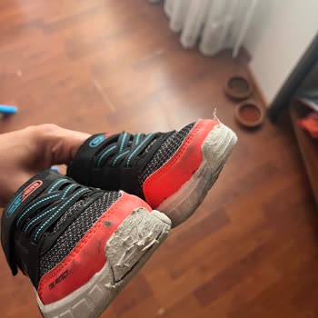 Kısa Sürede Parçalanan Ayakkabı Ve Yetersiz İnceleme Sonucu