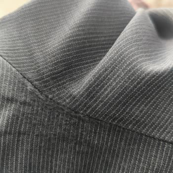 Kısa Sürede Yıpranan Takım Elbise Ve Sarar Mağazasının İlgisizliği